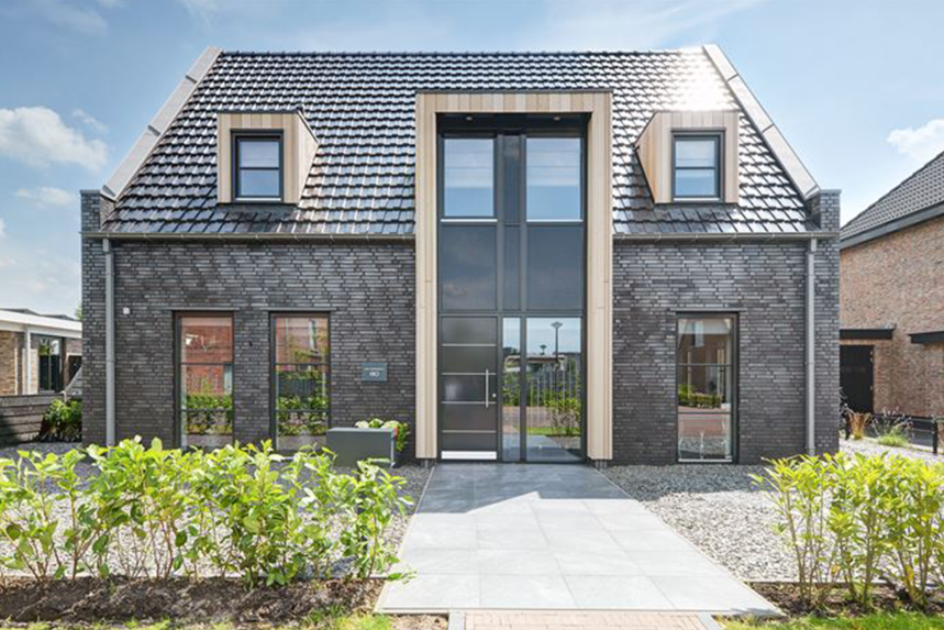 Einfamilienhaus in Klinkerbauweise mit Dachziegel J160